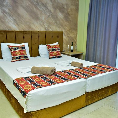 Te Bujtina Hotel- Cozy Stay With Traditional Breakfast Near Beach Golem (Tirana) Exterior foto