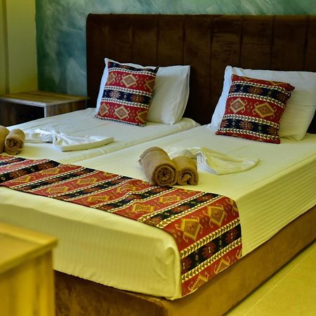 Te Bujtina Hotel- Cozy Stay With Traditional Breakfast Near Beach Golem (Tirana) Exterior foto