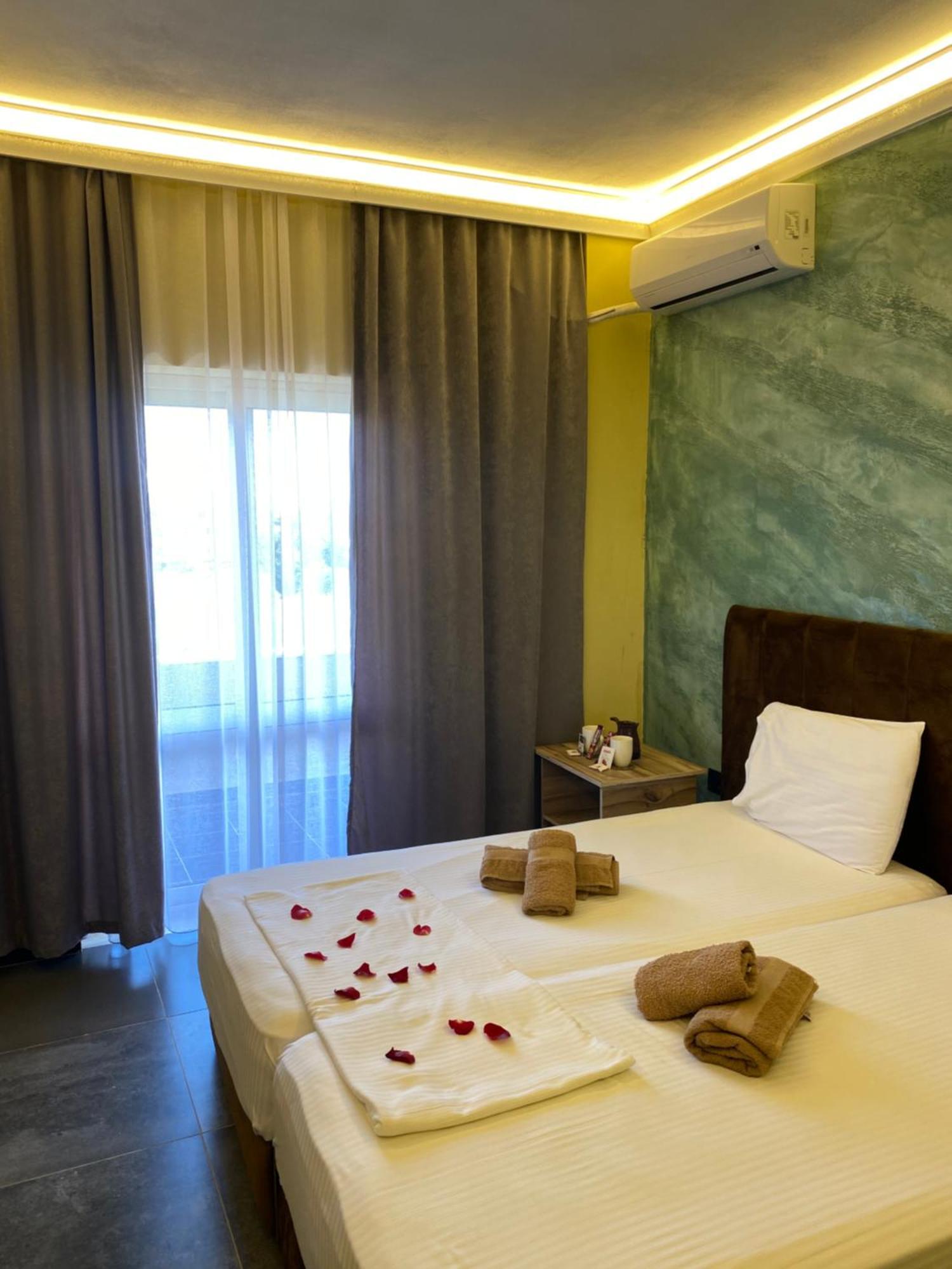 Te Bujtina Hotel- Cozy Stay With Traditional Breakfast Near Beach Golem (Tirana) Exterior foto