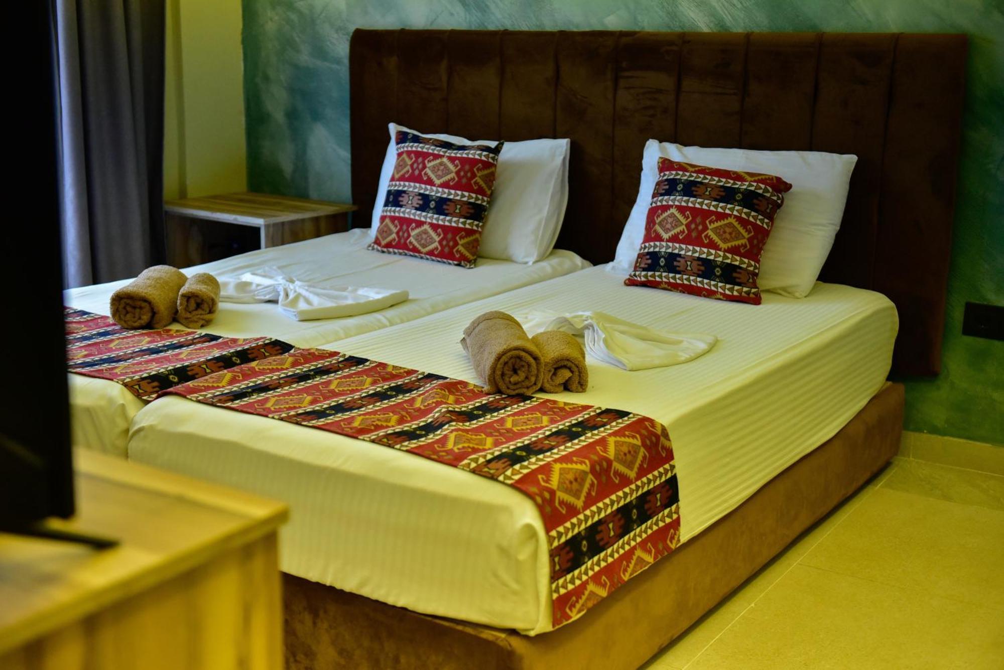 Te Bujtina Hotel- Cozy Stay With Traditional Breakfast Near Beach Golem (Tirana) Exterior foto